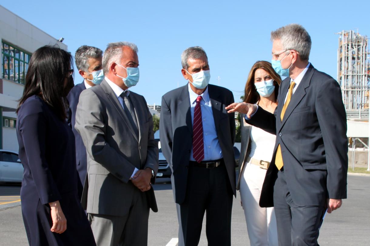 The U.S. Ambassador to the Hellenic Republic, Mr. Geoffrey Pyatt, and the Consul General, Mrs. Elisabeth Lee, at the Industrial Facilities of the HELLENIC PETROLEUM Group in Thessaloniki